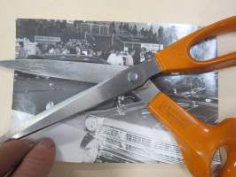 FHRA Tikkurila näyttely? - amerikkalaisten autojen harrastuksen alkuaikoja Suomessa -valokuva