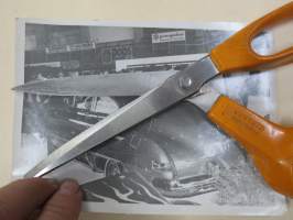 Oldsmobile 1948 näyttelyssä - amerikkalaisten autojen harrastuksen alkuaikoja Suomessa -valokuva