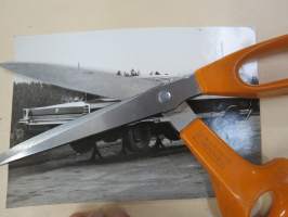 Mercury Park Lane pukeilla, kuvattu 1978 - amerikkalaisten autojen harrastuksen alkuaikoja Suomessa -valokuva