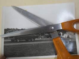 Kiihdytyskisat - amerikkalaisten autojen harrastuksen alkuaikoja Suomessa -valokuva