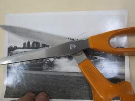 Kiihdytyskisat Björn Ardin Volvo 343 Pro Comp & Anders Lia Ford Pinto - amerikkalaisten autojen harrastuksen alkuaikoja Suomessa -valokuva