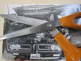 Dodge, autonäyttelyssä - amerikkalaisten autojen harrastuksen alkuaikoja Suomessa -valokuva