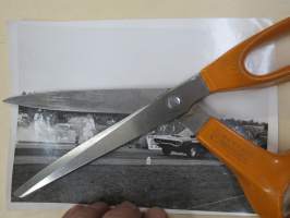 Roadrunner - Jokke Hakkarainen kiihdytyskisoissa - amerikkalaisten autojen harrastuksen alkuaikoja Suomessa -valokuva