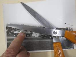 Kiihdytyskilpailu - amerikkalaisten autojen harrastuksen alkuaikoja Suomessa -valokuva