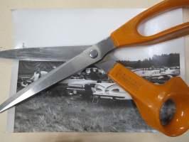 Autotapahtuma, mm. jenkkejä Ruotsin kilvissä - amerikkalaisten autojen harrastuksen alkuaikoja Suomessa -valokuva