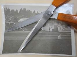 Kiihdytyskisa - amerikkalaisten autojen harrastuksen alkuaikoja Suomessa -valokuva