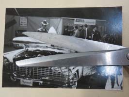 Autonäyttely, Pori 1983, Plymouth Sport Fury - amerikkalaisten autojen harrastuksen alkuaikoja Suomessa -valokuva