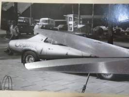 Mercury Cougar Porin näyttely parkkipaikalla 1983 - amerikkalaisten autojen harrastuksen alkuaikoja Suomessa -valokuva