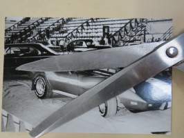 Autonäyttely, Turku 1983, Chevrolet Corvette - amerikkalaisten autojen harrastuksen alkuaikoja Suomessa -valokuva