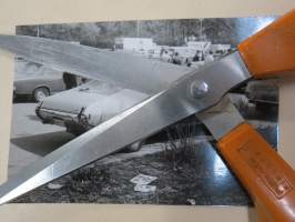 Hot Rod Show Helsinki 1982 Oldsmobile 442 parkkipaikalla - amerikkalaisten autojen harrastuksen alkuaikoja Suomessa -valokuva