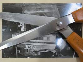 Duster kevättalvella 1983 - amerikkalaisten autojen harrastuksen alkuaikoja Suomessa -valokuva