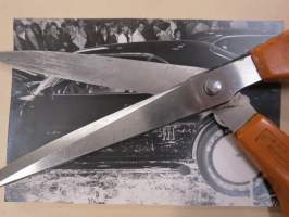 Pontiac Firebird 1967 om. Harri Haranko - amerikkalaisten autojen harrastuksen alkuaikoja Suomessa -valokuva