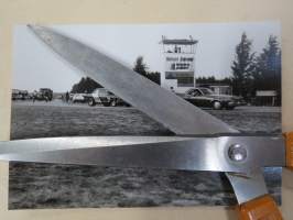 Räyskälä 1982 - amerikkalaisten autojen harrastuksen alkuaikoja Suomessa -valokuva