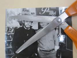 Palavan enkelin ohjaaja Lauri Törhönen ja tuottaja Kaj Holmberg, elokuvan promootiokuva / lehdistömateriaalia -valokuva