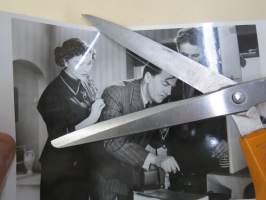 Huhtikuu tulee (Joel Rinne), elokuvan / dokumentin / sarjan promootiokuva / lehdistömateriaalia, YLE-valokuva