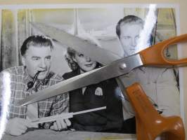 Tapahtui kaukana, elokuvan / dokumentin / sarjan promootiokuva / lehdistömateriaalia, YLE-valokuva