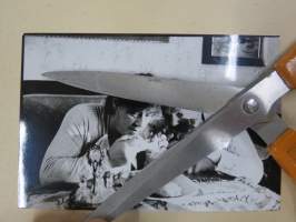 ?? (Aake Kalliala), elokuvan / dokumentin / sarjan promootiokuva / lehdistömateriaalia, YLE-valokuva