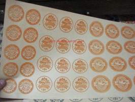 Käsityökoti / Slöjdhemmet -merkkiversiot 2 pk, toisen piirtänyt Bruno tuukkanen, toisen