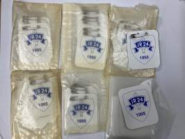 JR 24 kokooontuminen v. 1995 -osallistujamerkkejä erä