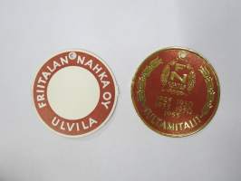 Friitalan Nahka Oy, Ulvila -hintalappu / tuotetietolappu, merkin valmistaja Herman Mattsson Korkokuvapaino & Pussitehdas, Vaasa