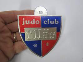 Ylläs judo club -hintalappu / tuotetietolappu, merkin valmistaja Herman Mattsson Korkokuvapaino & Pussitehdas, Vaasa