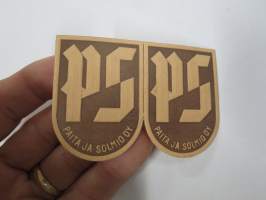 PS Paita ja Solmio Oy -hintalappu / tuotetietolappu, merkin valmistaja Herman Mattsson Korkokuvapaino & Pussitehdas, Vaasa