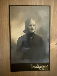 Valokuvaamo Uno Berglund, Lahti -visiittikorttivalokuva / visitcard photo - cdv