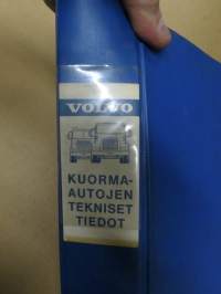 Volvo kuorma-autojen tekniset tiedot -kansio, sisältää myös tyyppikatsastustodistuksia, huoltotiedotuksia ym. ison määrän