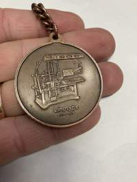 Linotype 1886-1986 / Ottmar Morgenthaler - painokone -muistomitali / riipus