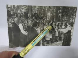 Kuoro - kansallispuku -valokuva