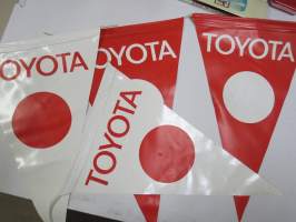 Toyota mainosviiri -autoliikkeisiin tarkoitettua mainosmateriaali, muovia, arvilta 70-luvulta, 4 kpl erä