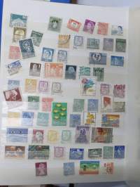 Postimerkkejä -erä kansioissa ja albumeissa olevia merkkejä, kaikki sivut kuvattu ja näkyvät kohteen kuvissa