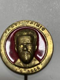 Taavi Tainio - 1.5.1958 SKDL -neulamerkki