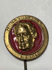 Miina Sillanpää - 1.5.1956 SKDL -neulamerkki