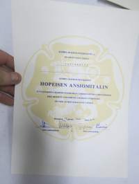 Suomen Reserviupseeriliitto - Hopeinen ansiomitali -myöntökirja (saajan nimi retusoitu kuvasta, on OK itse myöntökirjassa