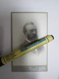 Onni Hallsten, Atelier Daniel Nyblin -visiittikorttivalokuva / carte de visite / cdv