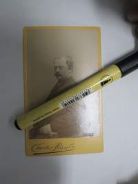 Gustaf af Geijerstam, Atelier Charles Riis & Co, Helsingfors, 1887 -visiittikorttivalokuva / carte de visite / cdv
