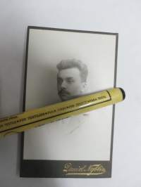 Herman Stenberg, Atelier Daniel Nyblin, Helsinki -visiittikorttivalokuva / carte de visite / cdv