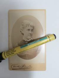 Jenny Ericsson, Atelier Charles Riis & Co, Helsingfors -visiittikorttivalokuva / carte de visite / cdv