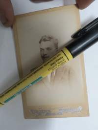 Berthold Thiesing, Jenan yliopisto (Universität Jena) 1894, kuva omistettu suomalaiselle D.A. Wikströmille -visiittikorttivalokuva / carte de visite / cdv