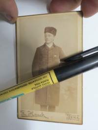 H. Koluch, Jenan yliopisto (Universität Jena) 1894, kuva omistettu suomalaiselle D.A. Wikströmille -visiittikorttivalokuva / carte de visite / cdv