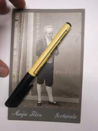 Näyttelijä, Atelier Maija Tilen, Sortavala -valokuva, kabinettikuva