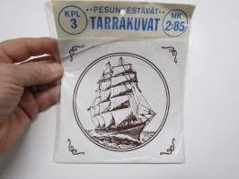 Pesunkestävät tarrakuvat 3 kpl - avaamaton pakkaus 1970-luvulta, näitä liimattiin mm. seinäkaakeleiden pääälle