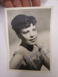 Annikki Tähti -nimikirjoitus  / signature - autograph