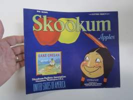 Skookum Apples -etiketti / hedelmä- / vihanneslaatikon päätypainate