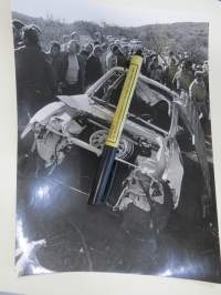 Ari Vatanen, ulosajo, ralli -valokuva /  rally photo