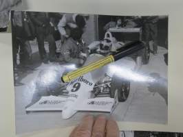 JJ Lehto - Jyrki Järvilehto, Formula 1, Pasific Racing Team, Reynard-Toyota -valokuva / rally photo