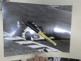 JJ Lehto - Jyrki Järvilehto, Formula 1, Reynard-Mugen 89 F3000, Pasific Racing 1989 -valokuva / rally photo