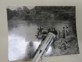 Toyota - Rivercrossing Ivory Coast Rally -valokuva / rally photo
