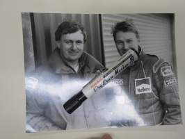 Mika Häkkinen & Hywel Absalom (Dragon) Formula 1 -valokuva / rally photo